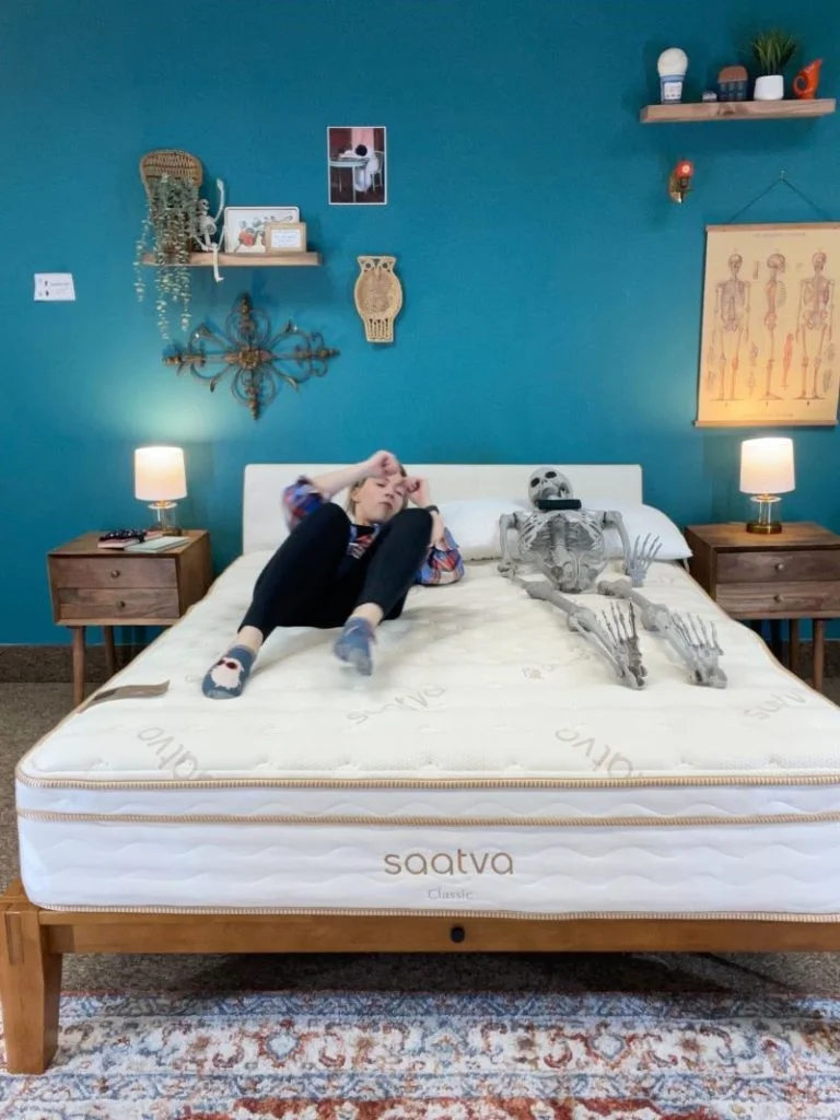 Best Mattress for Couples - Tested by Experts 14 Testing the motion isolation of the Saatva mattress