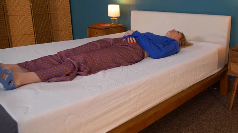 Julia is testing Puffy Cloud mattress