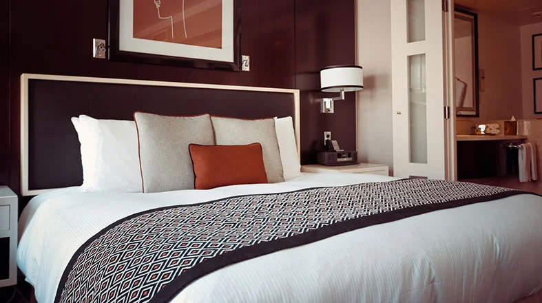 How to Make Your Bed the Right Way - 8 Simple Steps 4 hotel bed