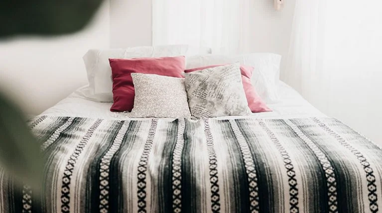 How to Make Your Bed the Right Way - 8 Simple Steps 3 tidy bed with beautiful pillows